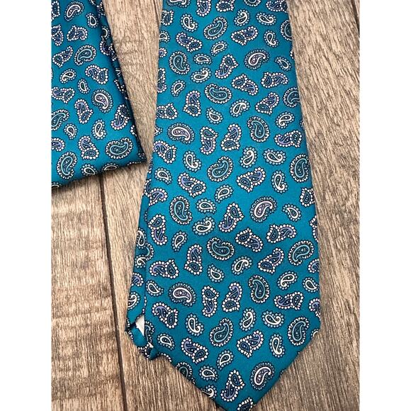 Geoffrey Beene Men's Green Paisley Print 100% Silk Neck Tie & Handkerchief - Picture 2 of 4